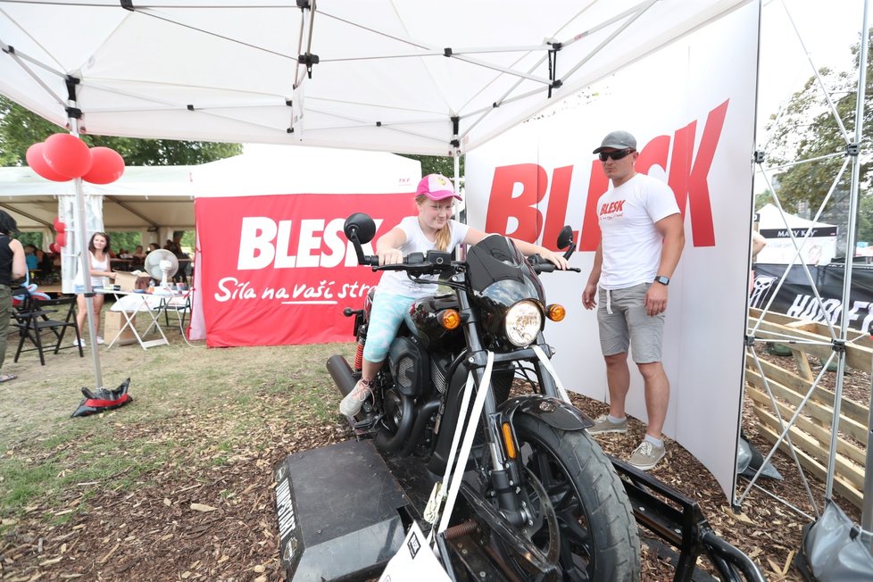 Na speciálním trenažéru v Blesk zóně si může Harley osedlat i úplný začátečník.