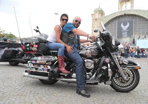 Na 115. výročí Harley-Davidson na pražském Výstavišti nemohli Pavel Šnajdr s  Najah Obeid chybět. Nenechte se zmást – přes cizokrajně znějící jméno je Najah Češka jako lusk!