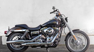 Bude vydražen papežův motocykl Harley Davidson. Peníze poputují na charitu