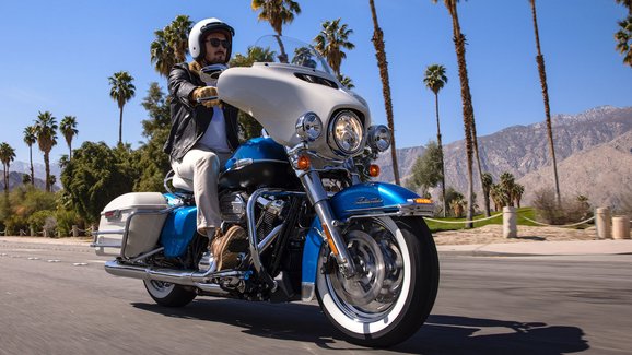 Harley-Davidson Electra Glide Revival: Modrá Electra Glide se vrací!