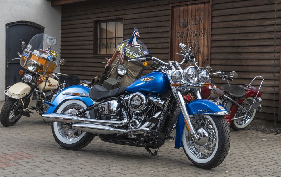 Některý z letošních návštěvníků bude moci vyhrát i nový výroční motocykl Harley-Davidson Softail Deluxe.