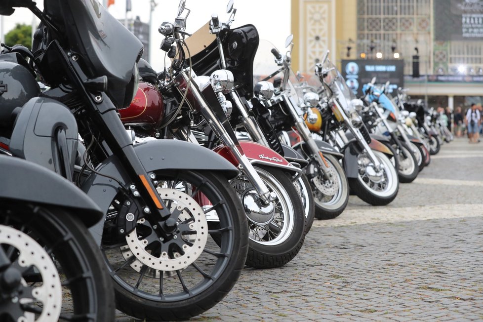 Výstaviště se zaplnilo nejrůznějšími modely americké značky Harley-Davidson.