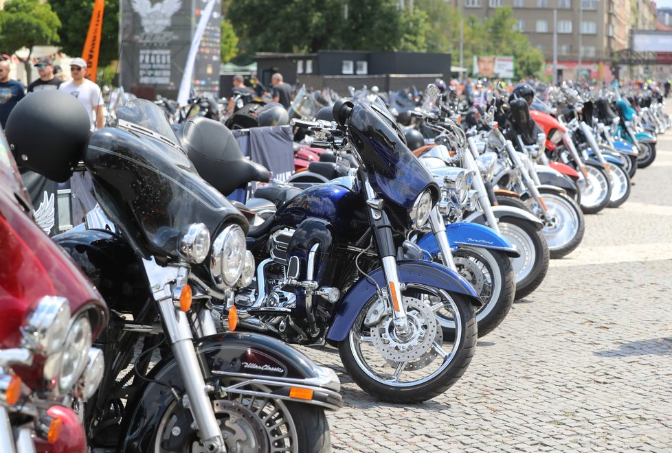 Výstaviště se zaplnilo nejrůznějšími modely americké značky Harley-Davidson.