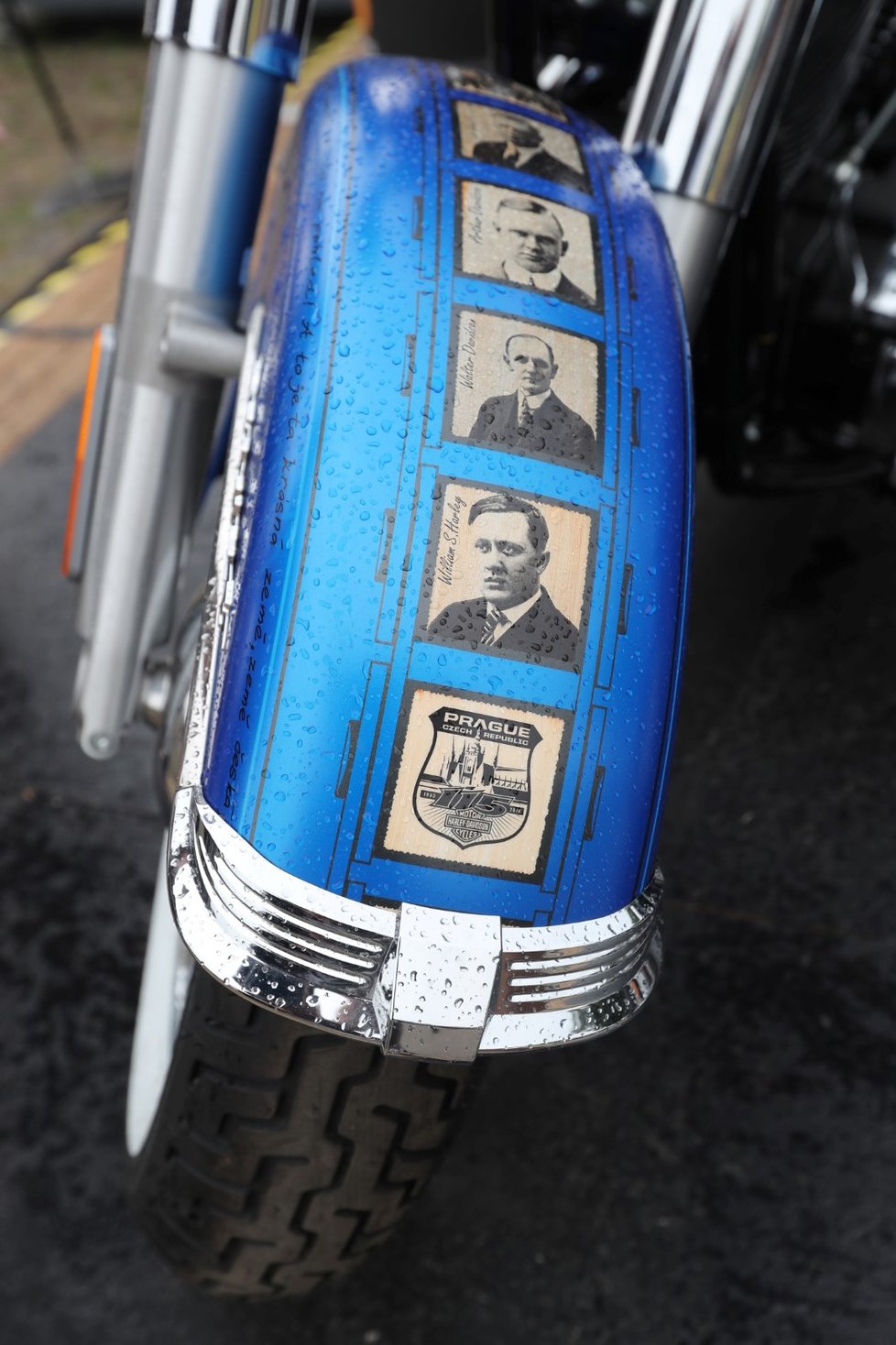 Jedním z největších taháků oslav 115. výročí značky Harley-Davidson, je pro návštěvníky možnost výhry modelu Softail Heritage Blue.