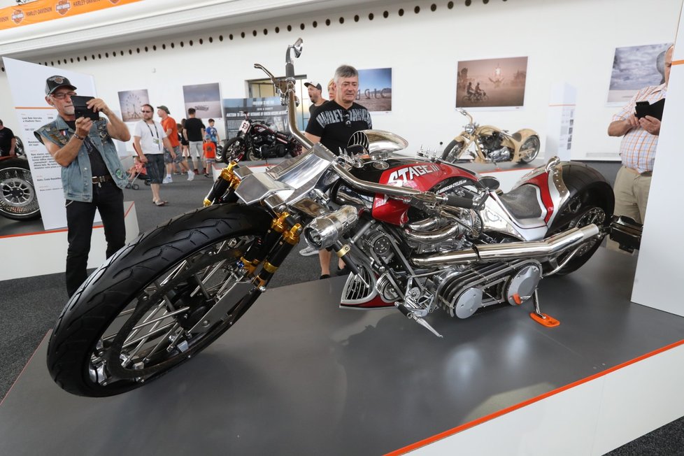 Na oslavách Harley-Davidson na výstavě je k vidění zhruba 150 unikátních motorek. Nejstarší Harley pochází z roku 2014.