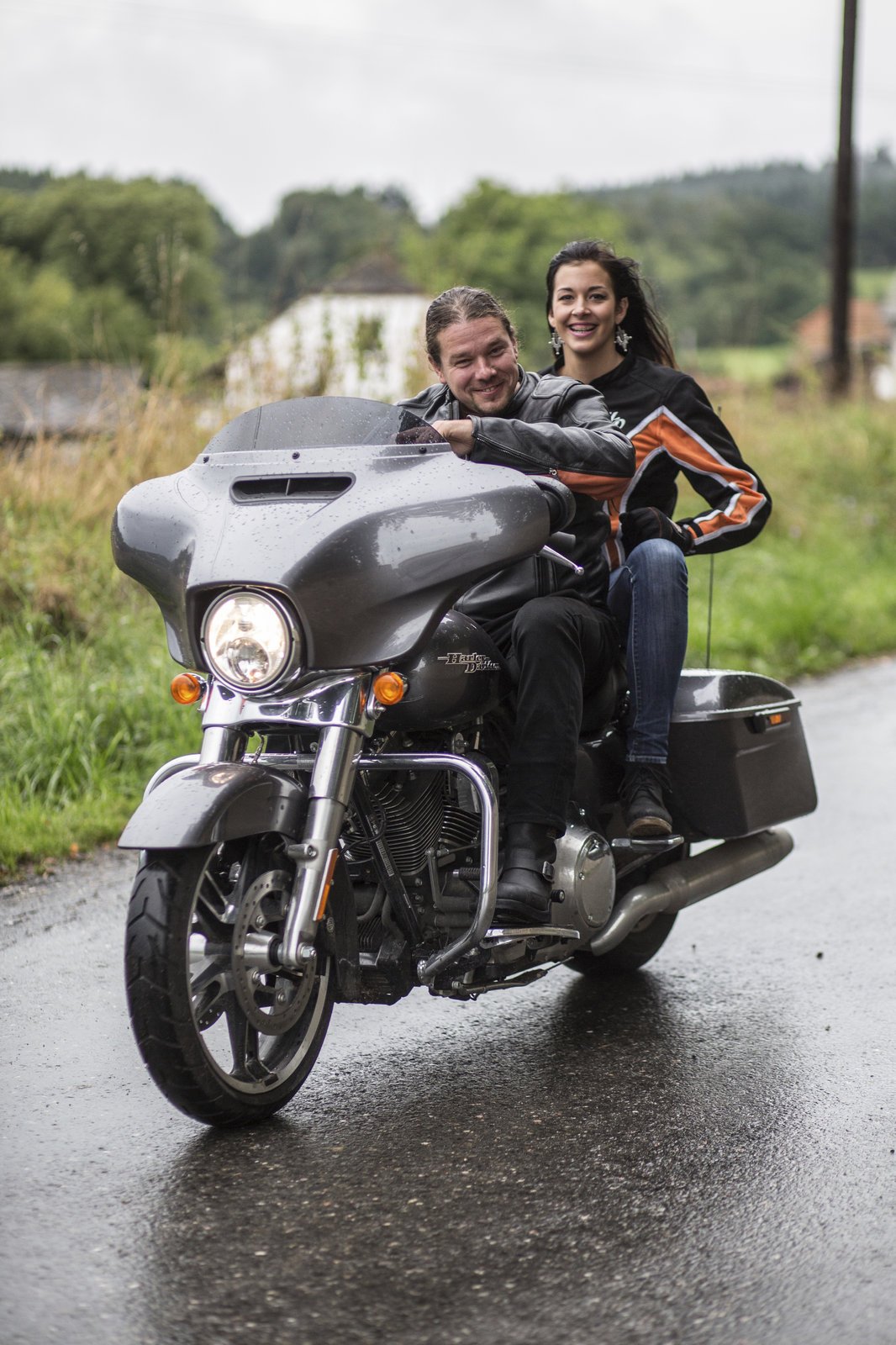 Honza Toužimský a Aneta Galisová na H-D Street Glide.