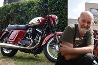 Celebrita mezi mašinami! Bohuslav (63) „převlékl“ Harley-Davidson za Jawu, sklízí s ní úspěch i v zahraničí