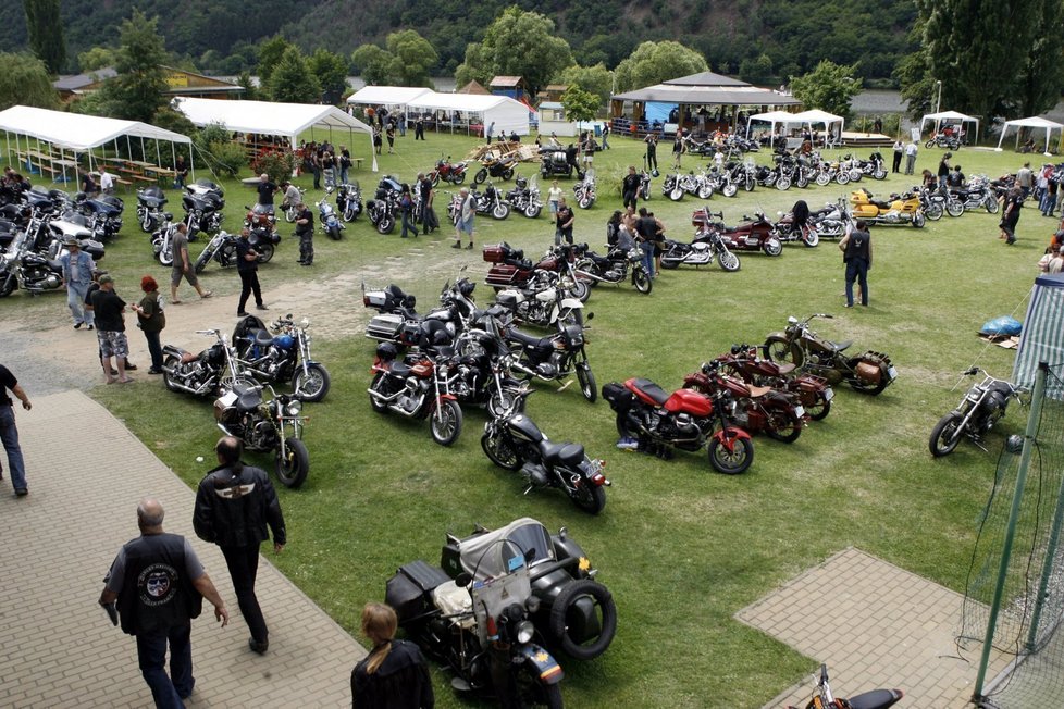 Víkendový výroční sraz pražského klubu ctitelů silných motorek Harley-Davidson
