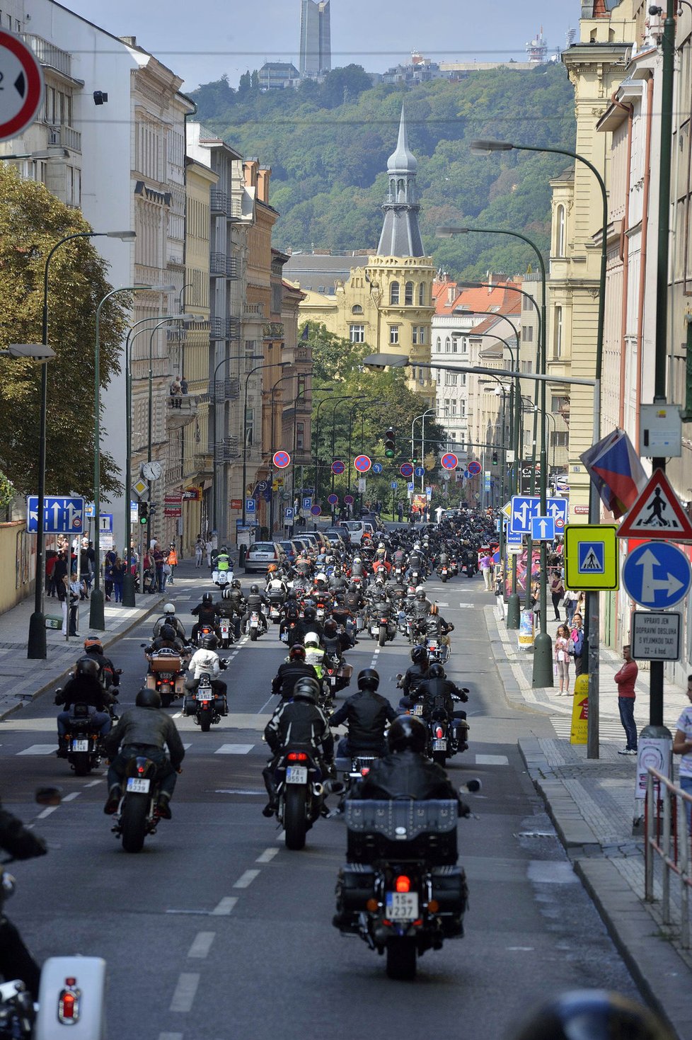 Jízda motorkářů ovlivnila plynulost dopravy.