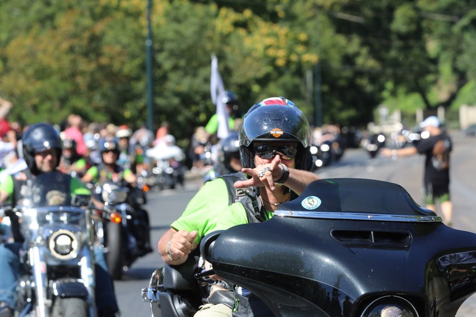 Prahou se prohnala spanilá jízda tisíce motorkářů. (ilustrační foto)