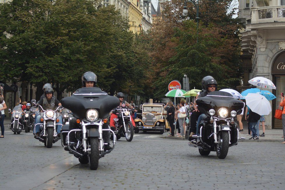 Venku se otepluje, motorkáři jásají: sezóna jim začíná.