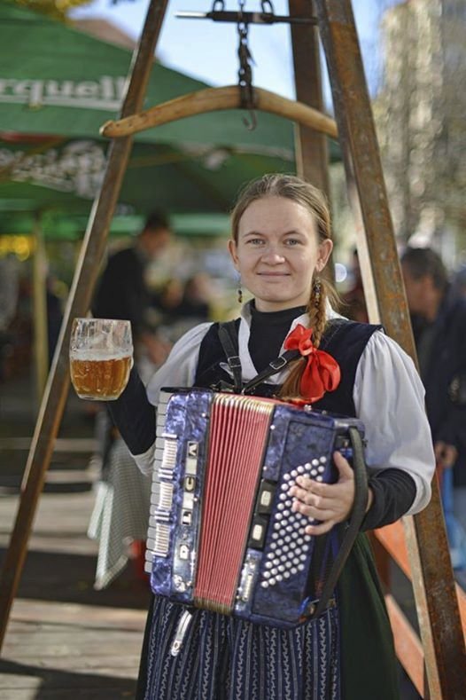 Tereza Škrháková s pivem