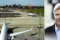 Jsem ňouma, kál se Harrison Ford. Se svým letadlem těsně minul obří Boeing 737