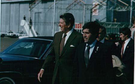 Prezident Ronald Reagan a astronaut Harrison Schmitt, budoucí senátor.