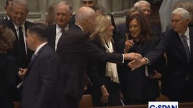 Joe a Jill Bidenovi a Kamala Harrisová na pohřbu Dicka Cheneyho: „souboj gest"