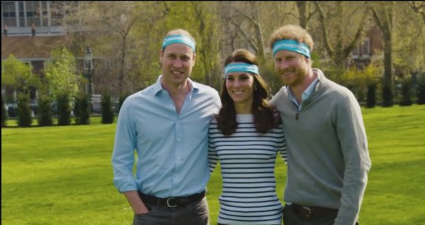 Kate, William a Harry ve videu lákají na londýnský maraton. Podívejte se, jak jim to sluší!