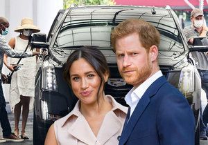 Princ Harry se s manželkou Meghan Markleovou prohánějí za oceánem v autě, které na jedno nastartování spotřebuje tolik paliva, za které by se jiné vozy mohly téměř celý den prohánět po silnicích.