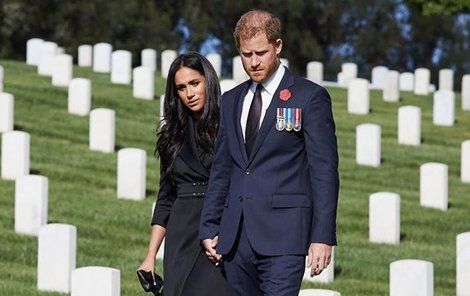 Harry a Meghan na hřbitově v Los Angeles