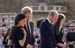 Harry, Meghan, William a Kate se ve Windsoru zdravili s občany.