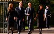 Harry, Meghan, William a Kate se ve Windsoru zdravili s občany.