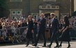 Harry, Meghan, William a Kate se ve Windsoru zdravili s občany.