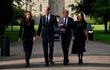 Harry, Meghan, William a Kate se ve Windsoru zdravili s občany.