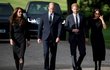 Harry, Meghan, William a Kate se ve Windsoru zdravili s občany.