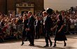 Harry, Meghan, William a Kate se ve Windsoru zdravili s občany.