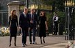 Harry, Meghan, William a Kate se ve Windsoru zdravili s občany.