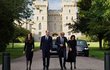 Harry, Meghan, William a Kate se ve Windsoru zdravili s občany.