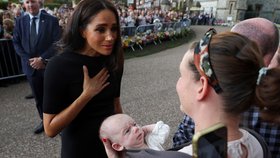 Meghan se rozplývala nad dětmi.