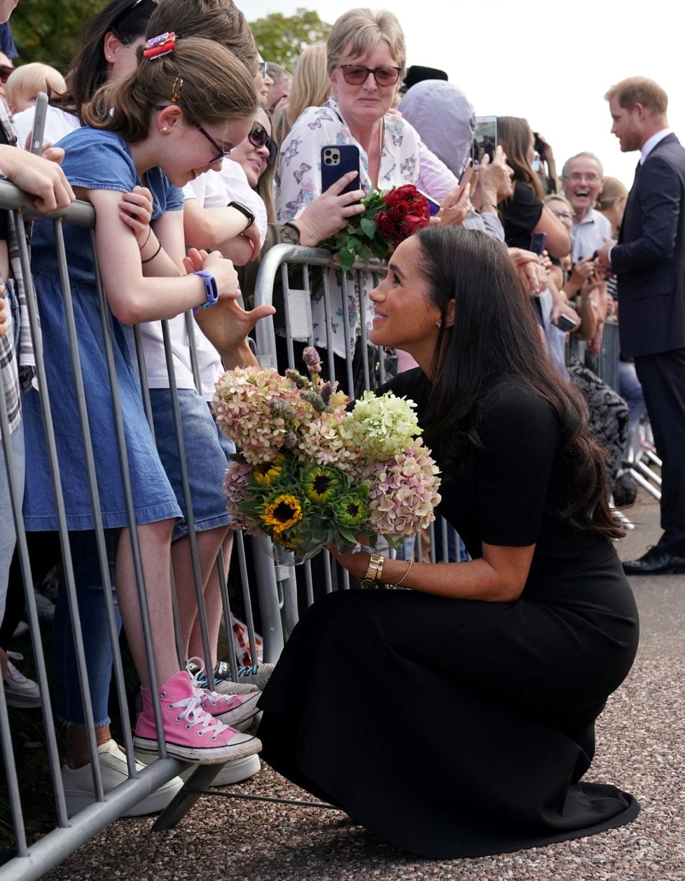 Meghan se rozplývala nad dětmi.