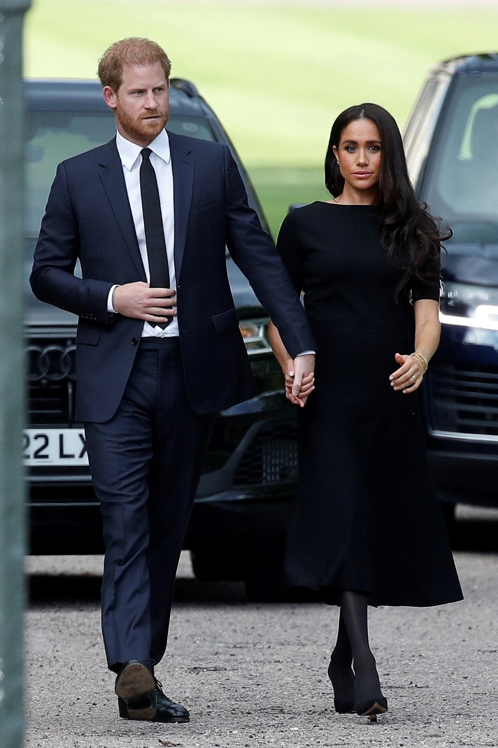 Harry, Meghan, William a Kate se ve Windsoru zdravili s občany.