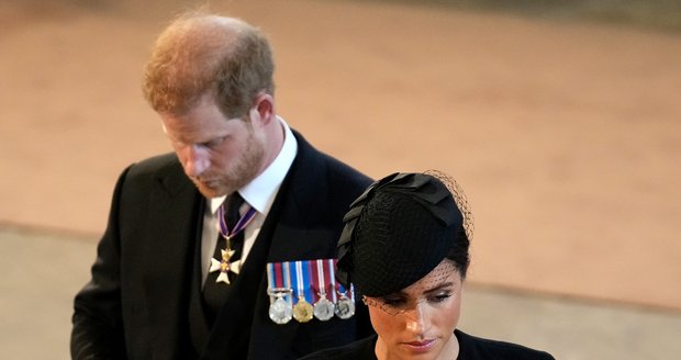 Harry a Meghan na pohřbu Alžběty II.