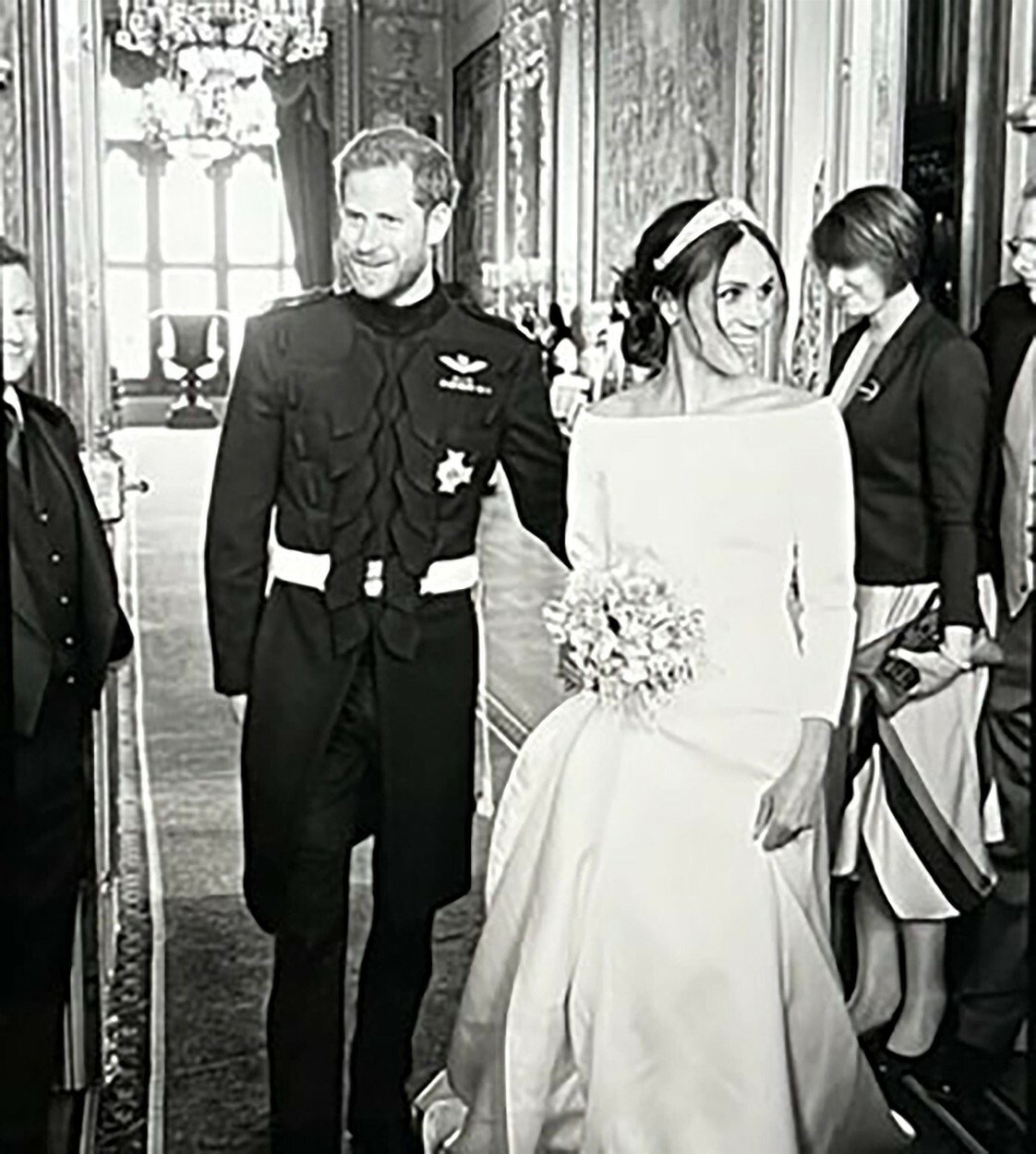 Princ Harry se svou manželkou Meghan ve svatebním.