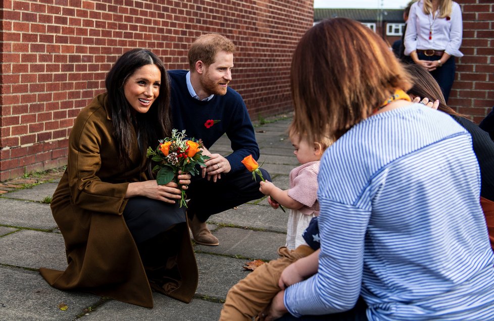 Harry a Meghan zašli na ranní kávu se členy rodin vojáků nasazených do akce