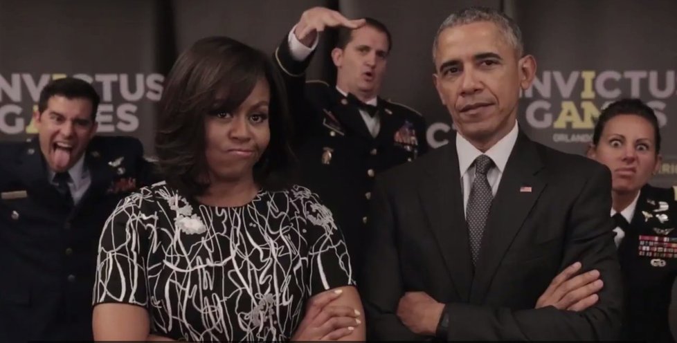 Obamovi se snažili, ale jejich video trumfnul Harry.