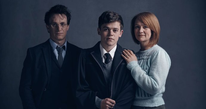 Část rodiny Potterů. Harry s Ginny mají kromě Albuse Severuse ještě dceru Lily a syna Jamese. Jména dostali po Harryho rodičích.