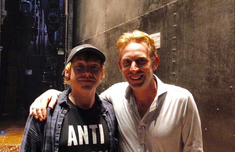 Rupert Grint (vlevo) a Paul Thornley (vpravo) si oba zahráli Rona Weasleyho.