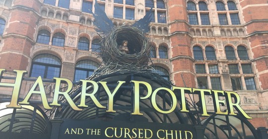 Pět důvodů, proč na Harryho Pottera naživo do Londýna: Skvělé efekty i herci, Hermionu hraje černoška