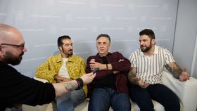 I u nás obsazovaný Predrag Bjelac dorazil coby ředitel Kruvalu, drsné školy ze světa Harryho Pottera, se svými kumpány Tolgou Saferem a zejména dámami všeho věku milovaným Stanislavem Yanevskim do Brna. Blesku tam odkryli i některá tajemství...