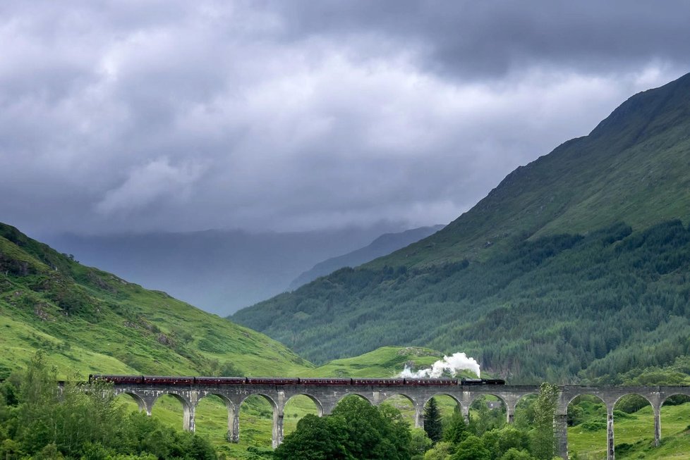 Viadukt Glenfinnan ve Skotsku si zahrál i ve filmech o Harrym Potterovi