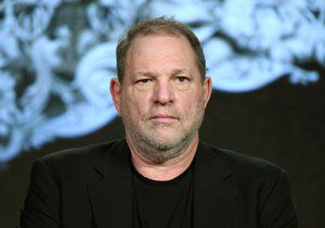 Harvey Weinstein podpořil svoji ženu v odchodu.