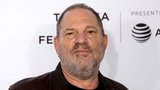 Další oběti úchylného Weinsteina: Z jedné vytrhl tampon, druhou donutil k orálnímu sexu