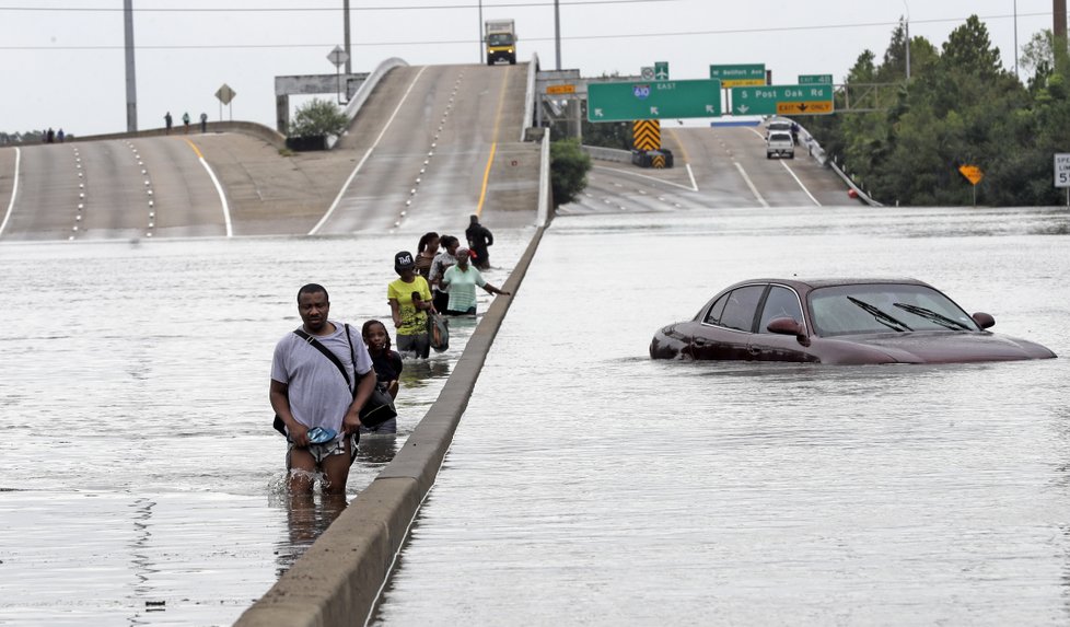 Harvey přinesl do Texasu mohutné povodně