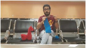 Hasan Kuntar sdílí svůj život na letišti prostřednictvím Twitteru.