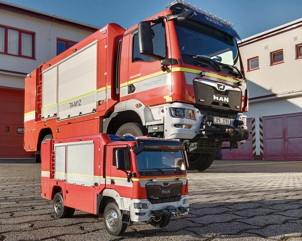 Srovnání modelu a hasičského zásahového auta MAN TA – MZ.