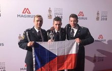 Z hořícího hotelu v Praze vyvedli 40 lidí: Hasiči dostali Oscara!
