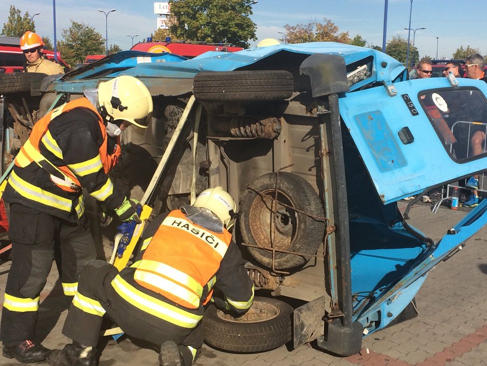 Auto je potřeba zajistit před nežádoucím pohybem.