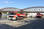 Jednotka sboru dobrovolných hasičů Nebušice obdržela od pražského požárnického sboru novou cisternu. (ilustrační foto)